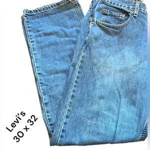 Levi’s Jeans 32 by 30 relaxed straight fit, GUC